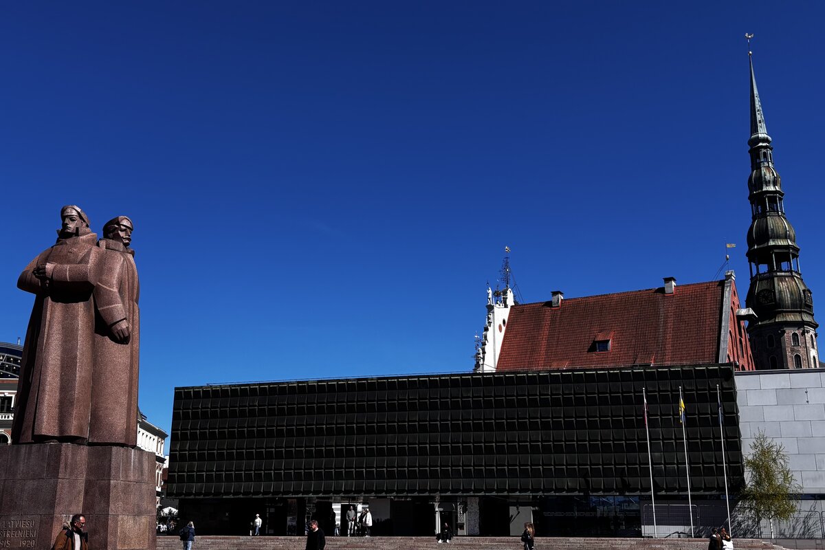 El Monumento a los Fusileros Letones y el Museo de la Ocupación de Letonia, Riga.