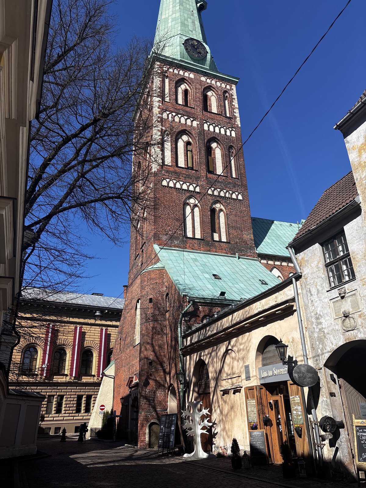 La Catedral de Santiago en Jēkaba iela, en el casco antiguo de Riga, Letonia