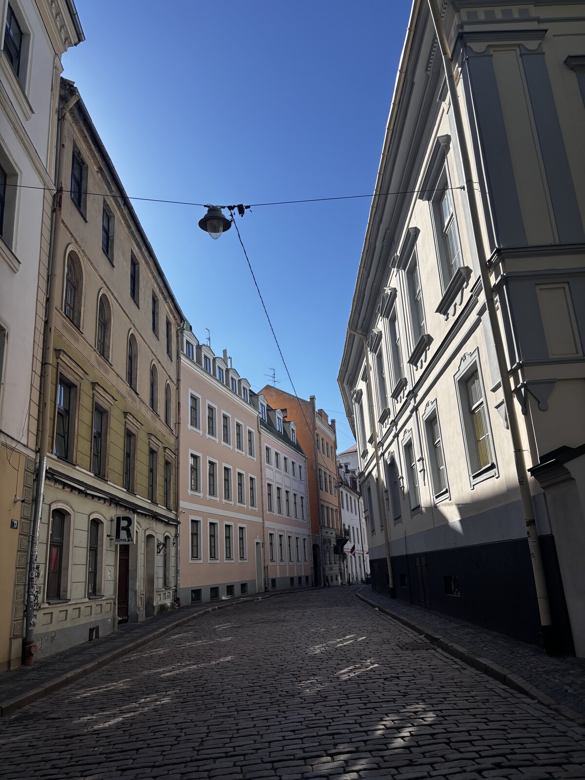 Mazās Pils iela cobblestones, the lane of the Three Brothers