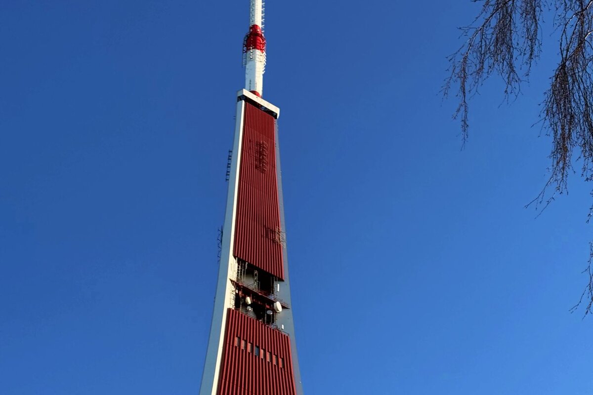 Torre de TV de Riga, de 368,5&nbsp;m &mdash; la estructura autoportante más alta de la Unión Europea.